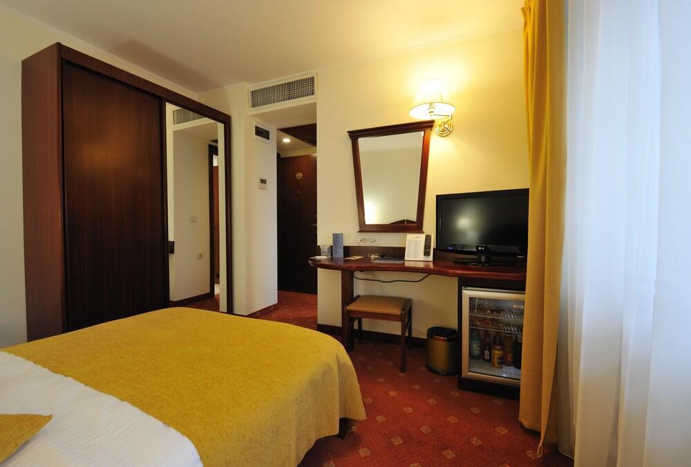 Hotel Minerva Bukarest Exterior foto