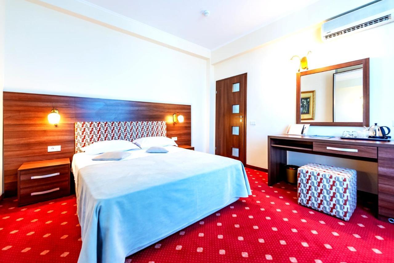 Hotel Minerva Bukarest Exterior foto